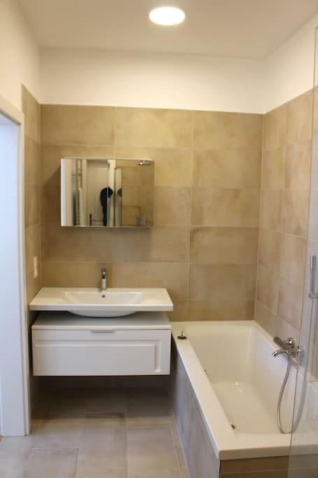 Paraderma Apartment Im Zentrum Baden Bei Wien 外观 照片
